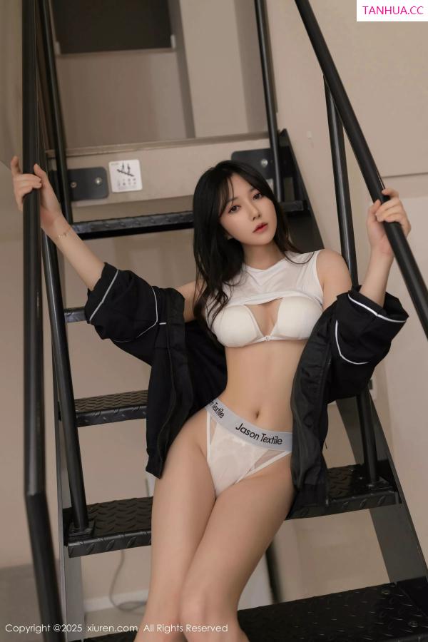鱼子酱fish  [XiuRen]高清写真图 2025.04.03 No.10112 鱼子酱Fish 白色丝袜第25张图片